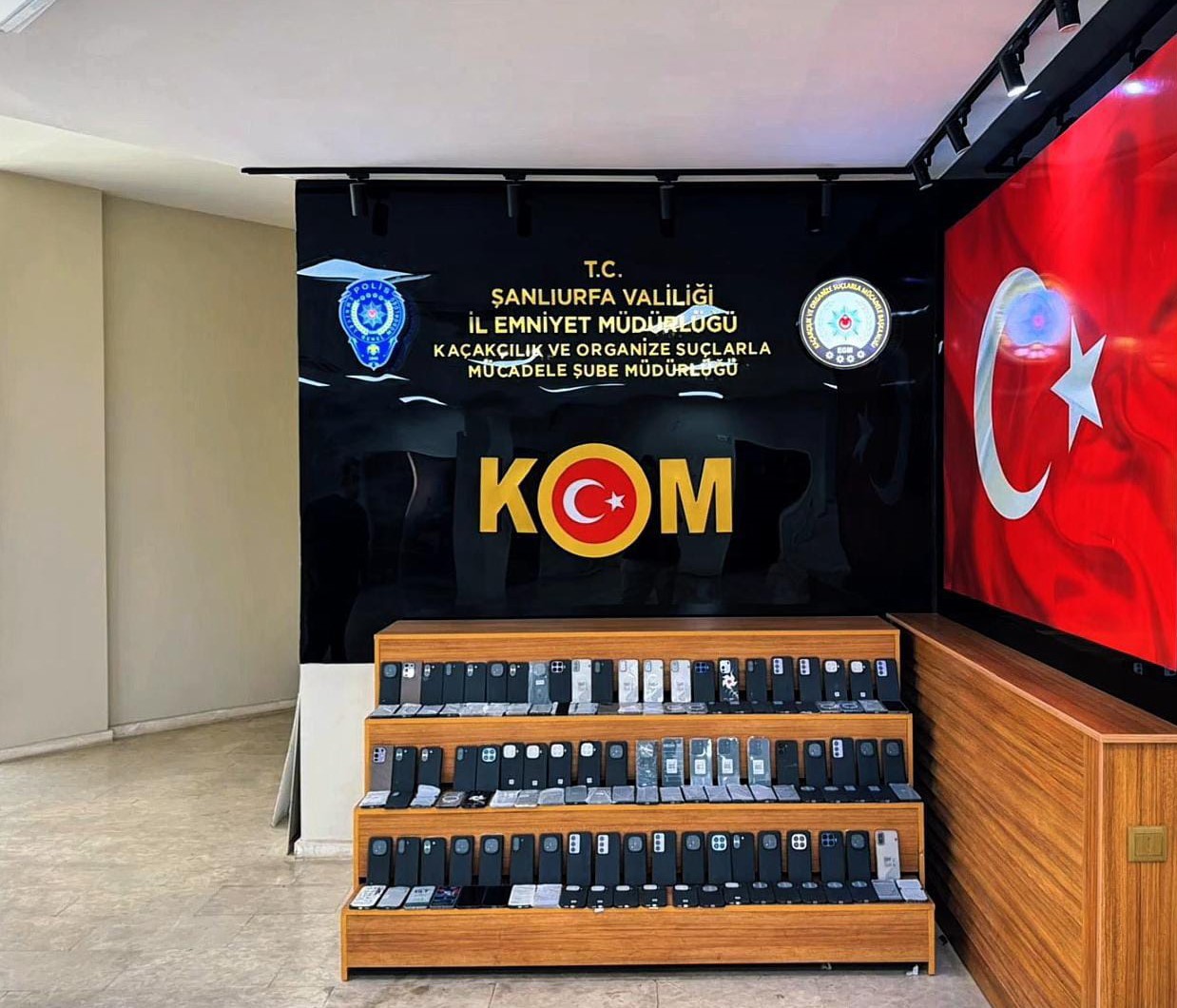 Şanlıurfa’da 3 milyon 550 bin lira değerinde gümrük kaçağı cep telefonu ele geçirildi