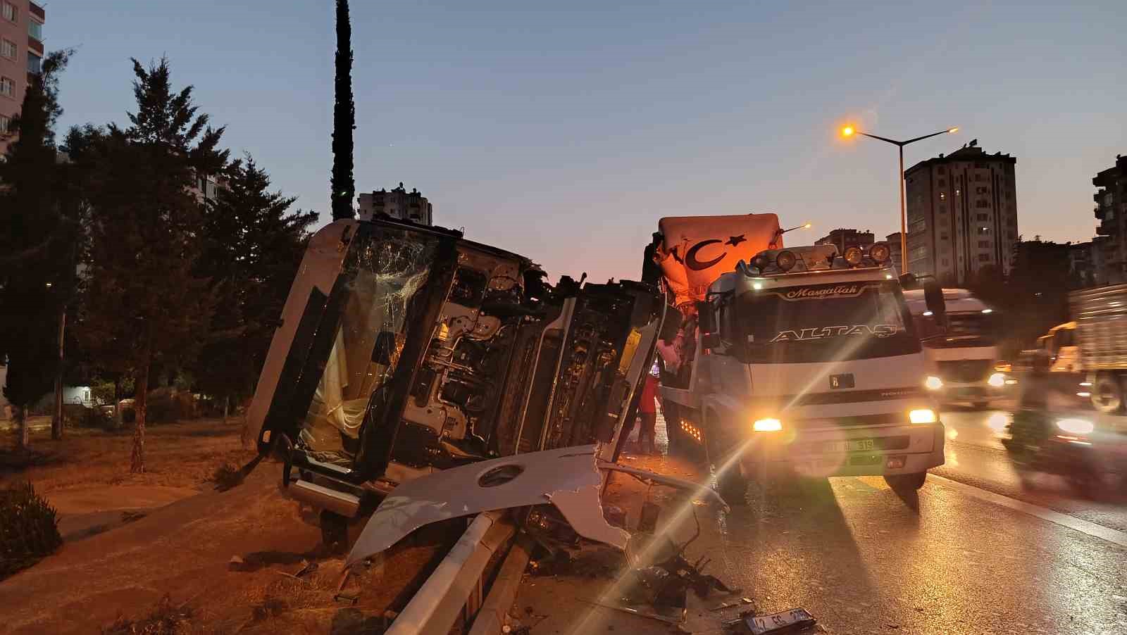 Adana’da zincirleme trafik kazası: 3 yaralı
