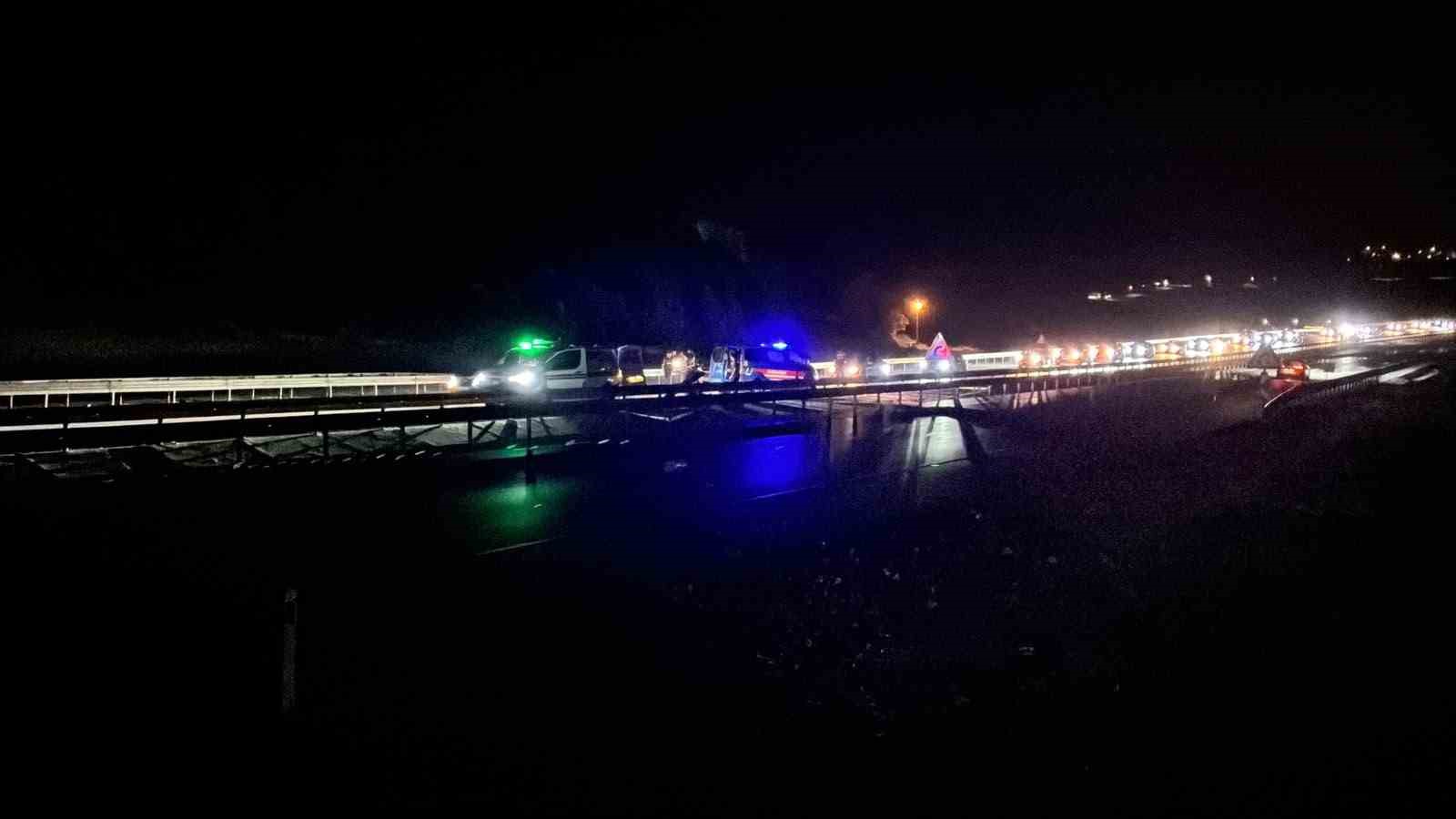 Bariyerlere çarpan motosikletli hayatını kaybetti