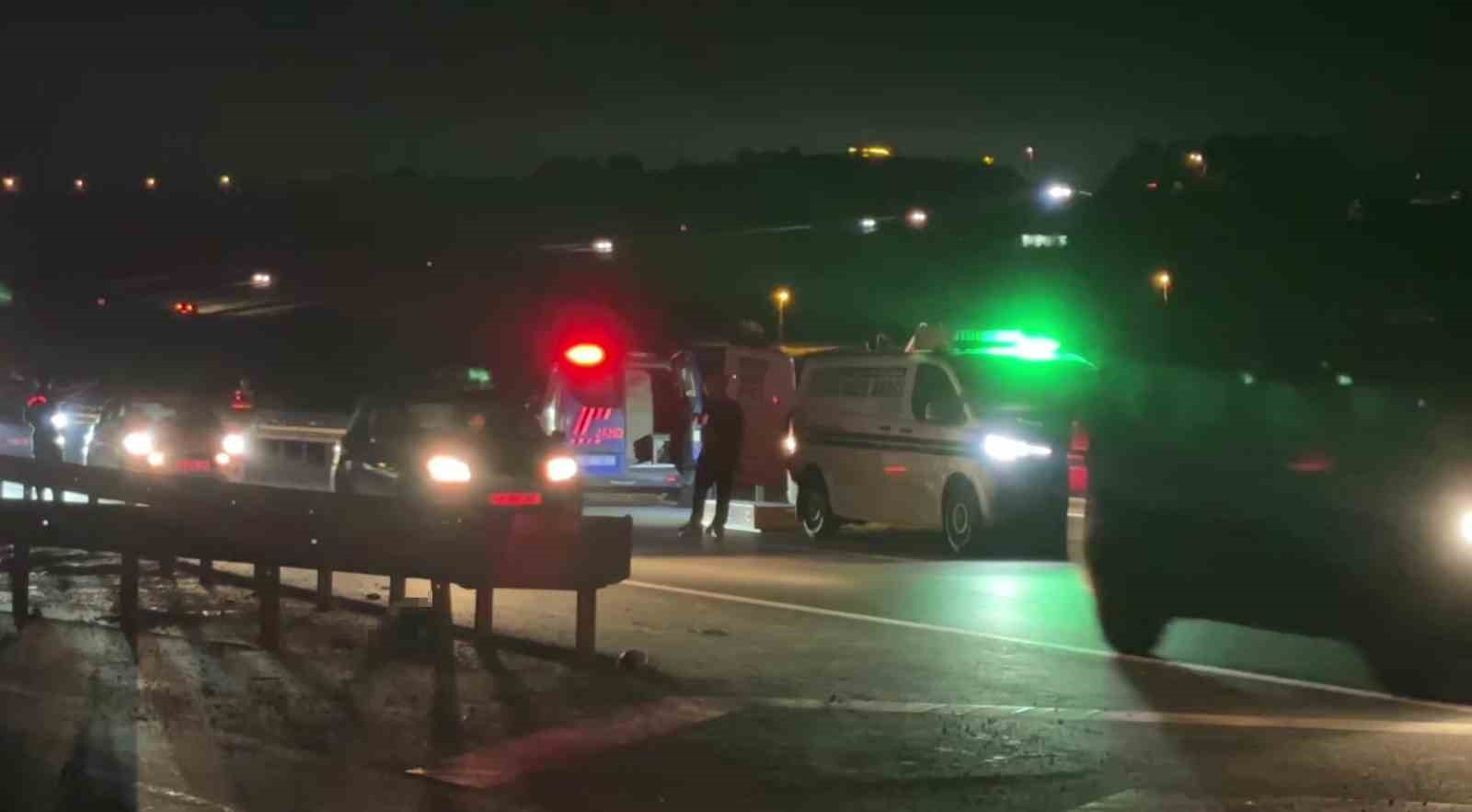 Bariyerlere çarpan motosikletli hayatını kaybetti