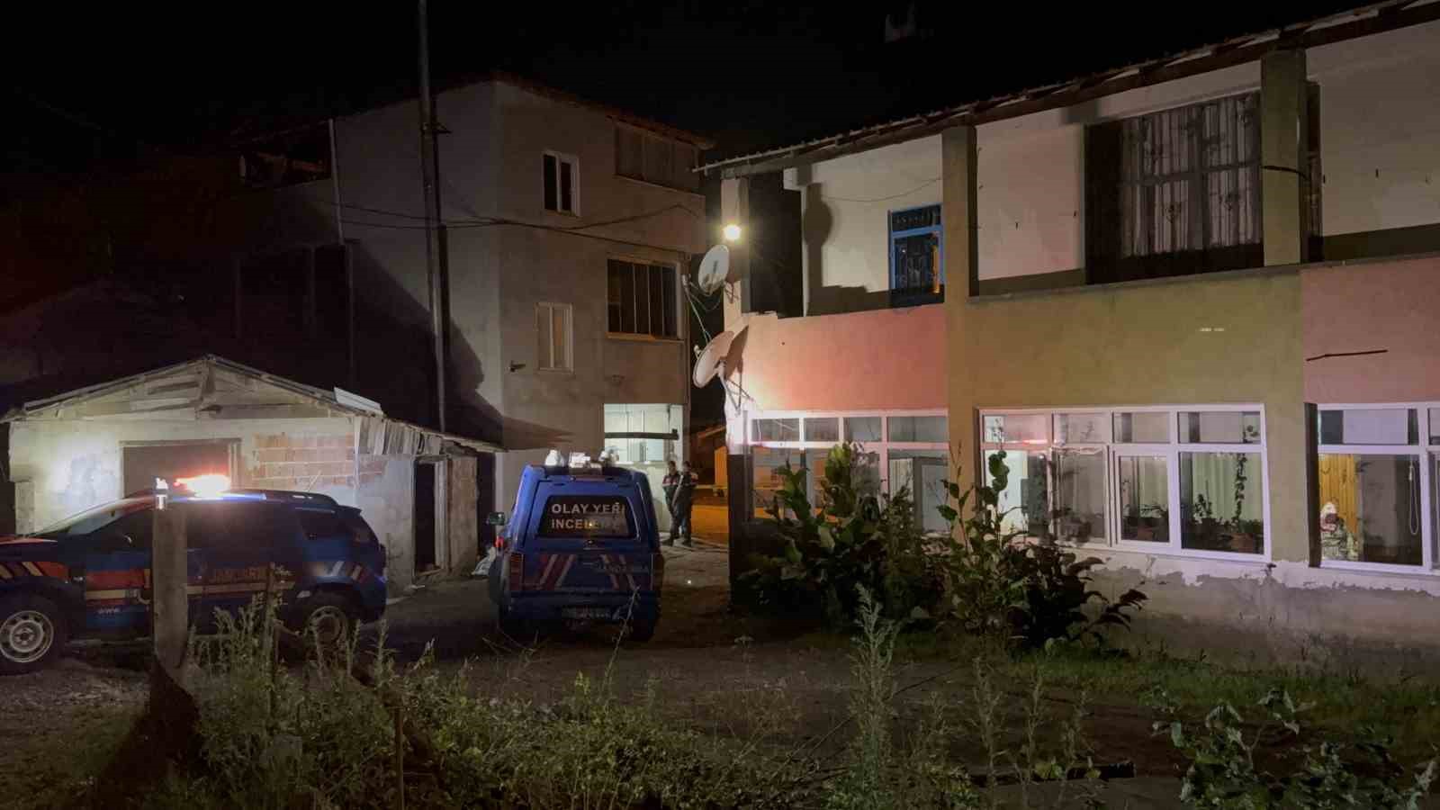 Ağacın dalını kestiği için amcasını öldürdü