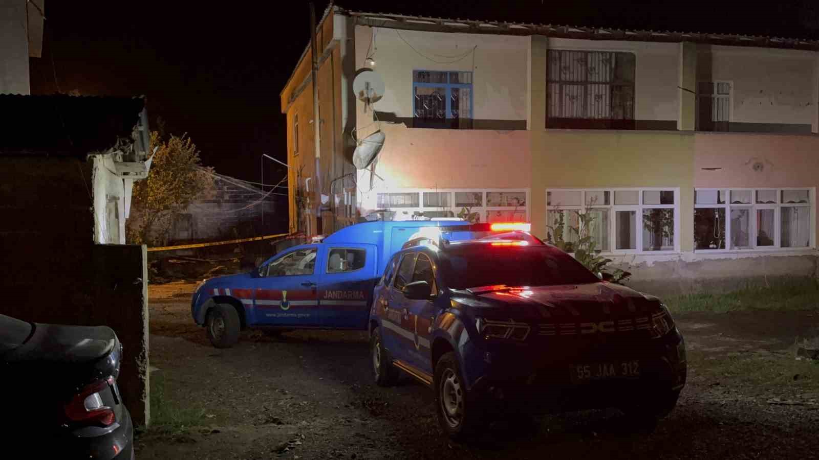 Ağacın dalını kestiği için amcasını öldürdü