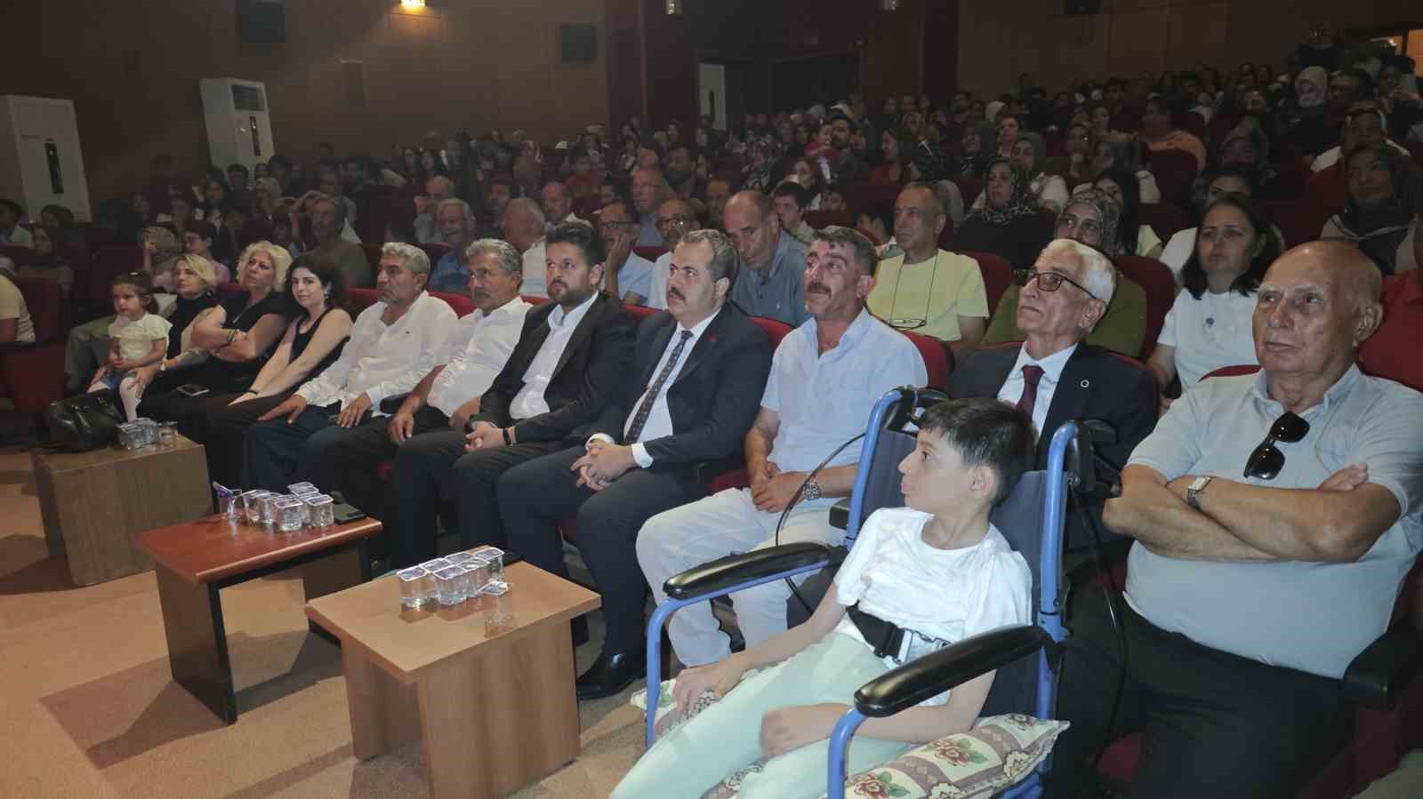 Ahlat’ta "Gönülden Ezgilere" gecesi: Özel bireyler ve öğrencilerden unutulmaz konser