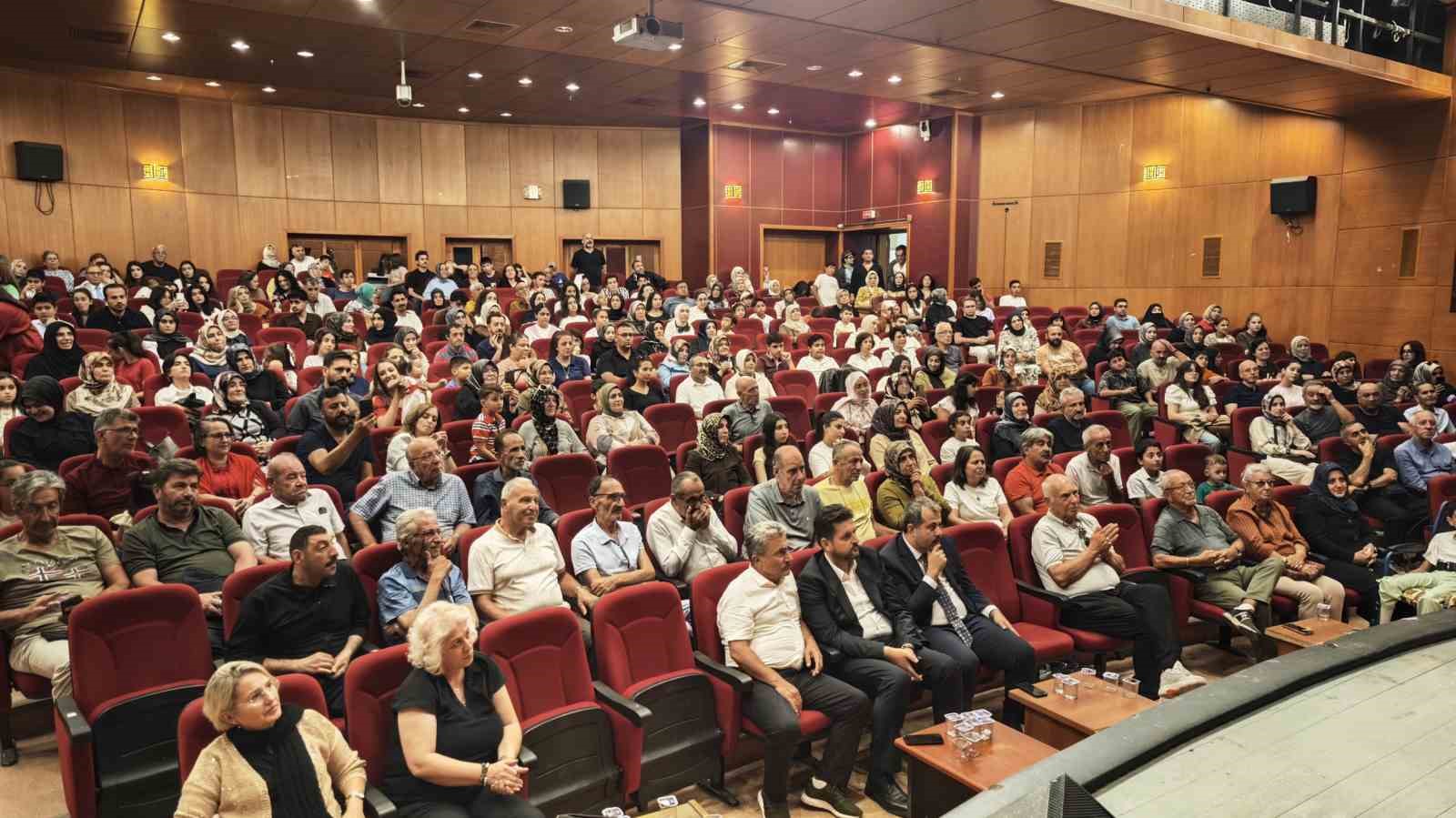 Ahlat’ta "Gönülden Ezgilere" gecesi: Özel bireyler ve öğrencilerden unutulmaz konser