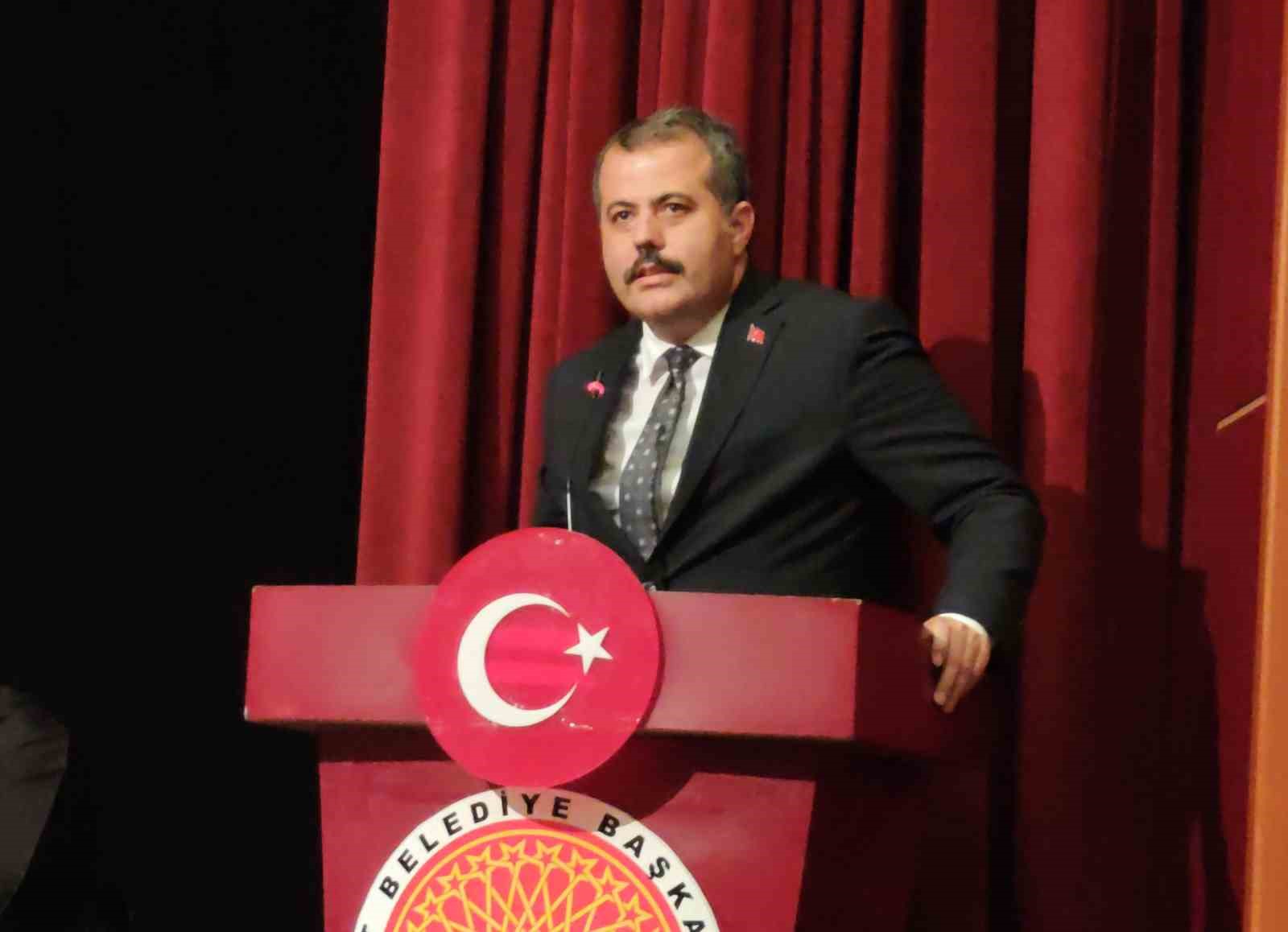Ahlat’ta "Gönülden Ezgilere" gecesi: Özel bireyler ve öğrencilerden unutulmaz konser