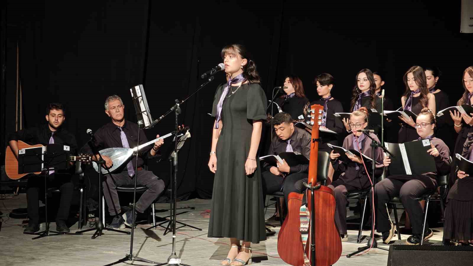 Ahlat’ta "Gönülden Ezgilere" gecesi: Özel bireyler ve öğrencilerden unutulmaz konser