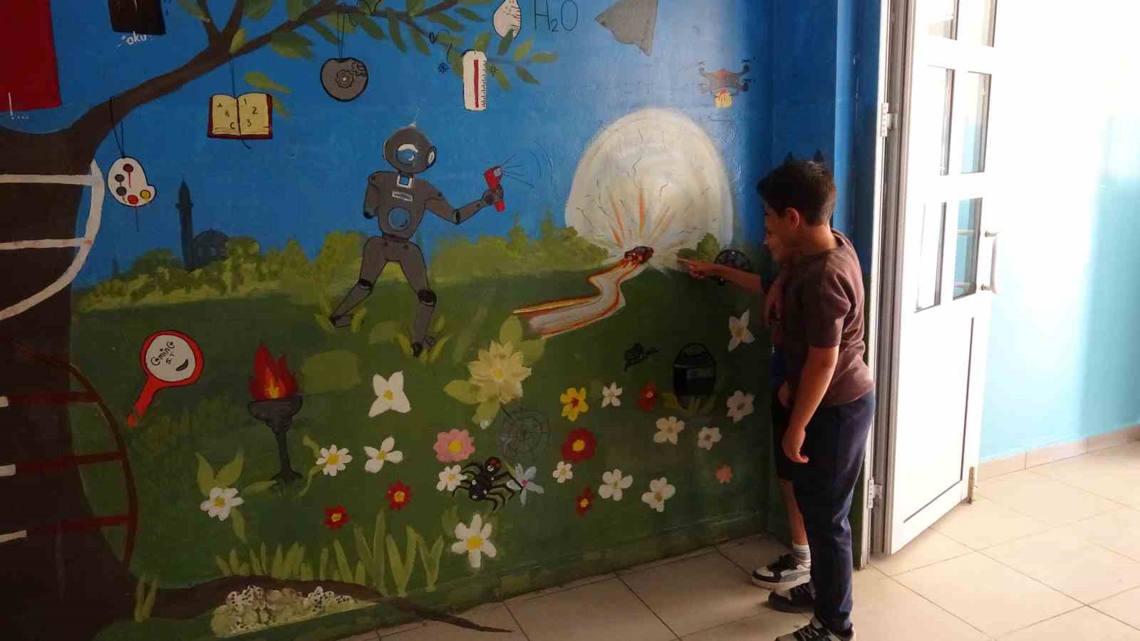 Yaz tatilinde ellerine tablet değil tuval ve fırça aldılar
