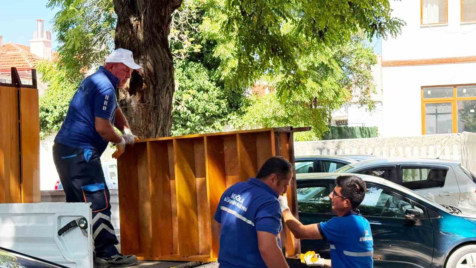 Muğla Halk Kütüphanesi güçlendirme için tahliye ediliyor