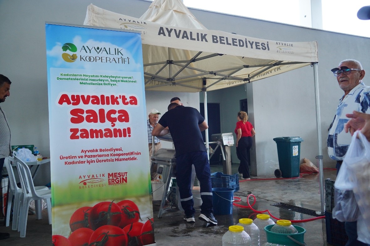 Mahallelerde salça zamanı