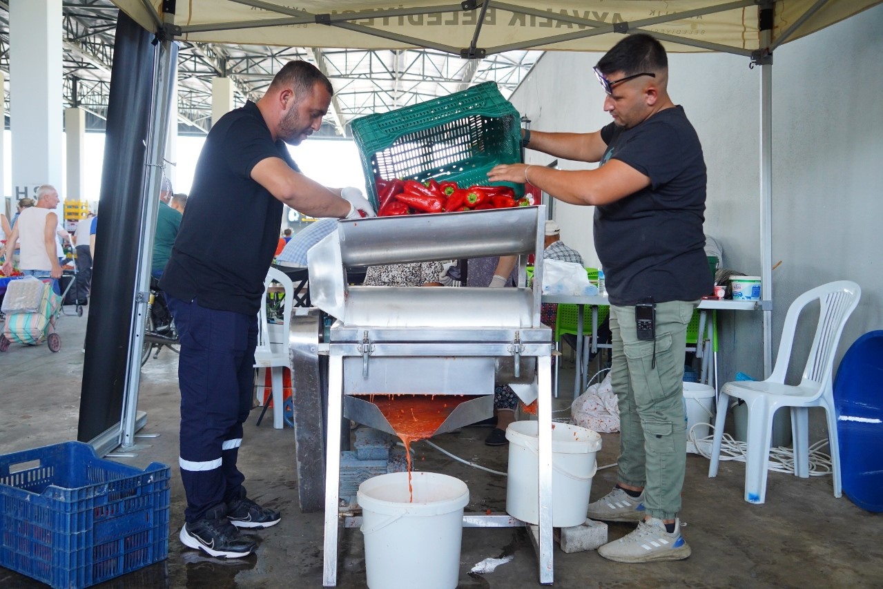 Mahallelerde salça zamanı