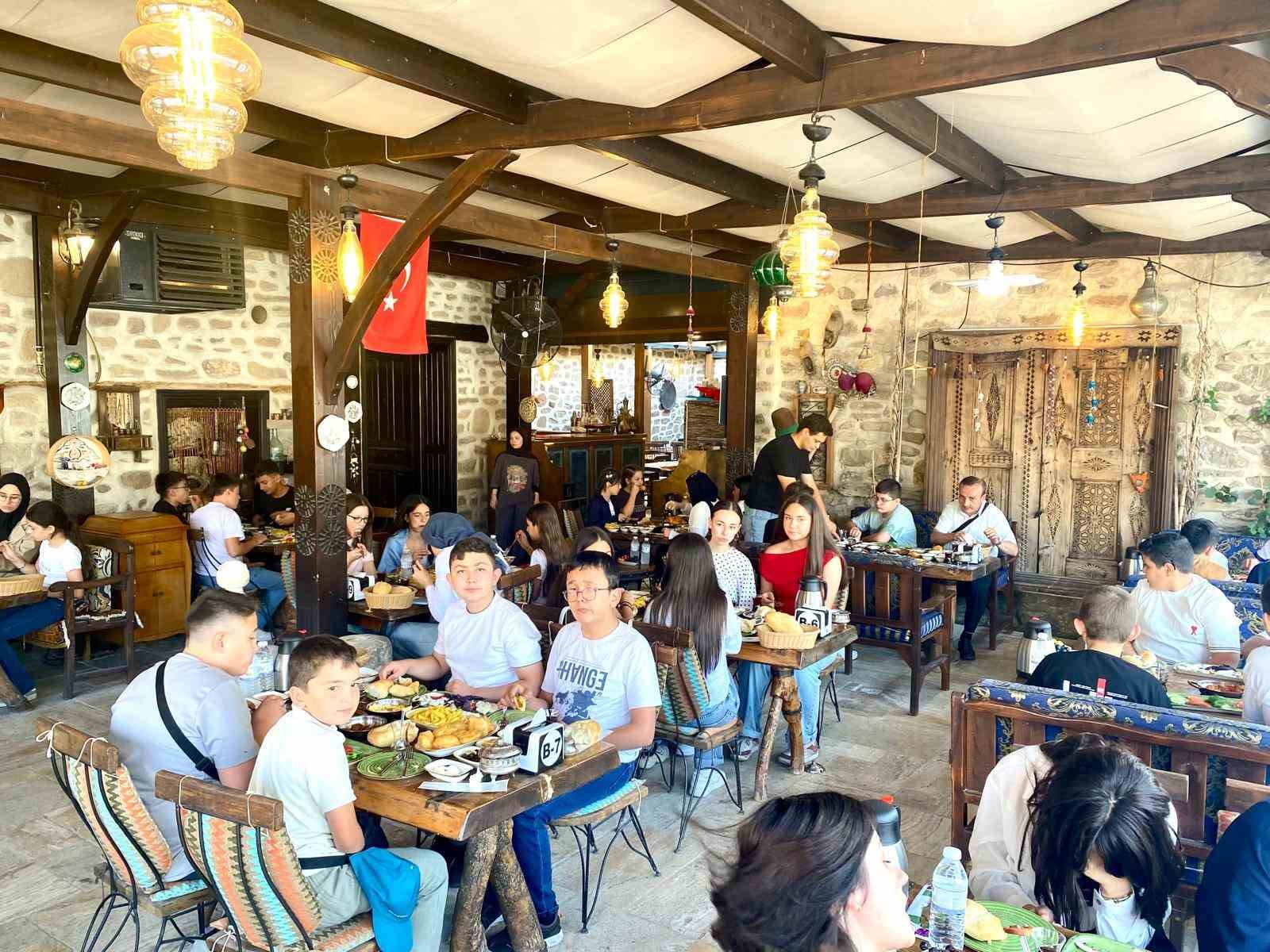 Hisarcık’ta Yaz Kur’an Kursu öğrencileri Konya’yı gezdi