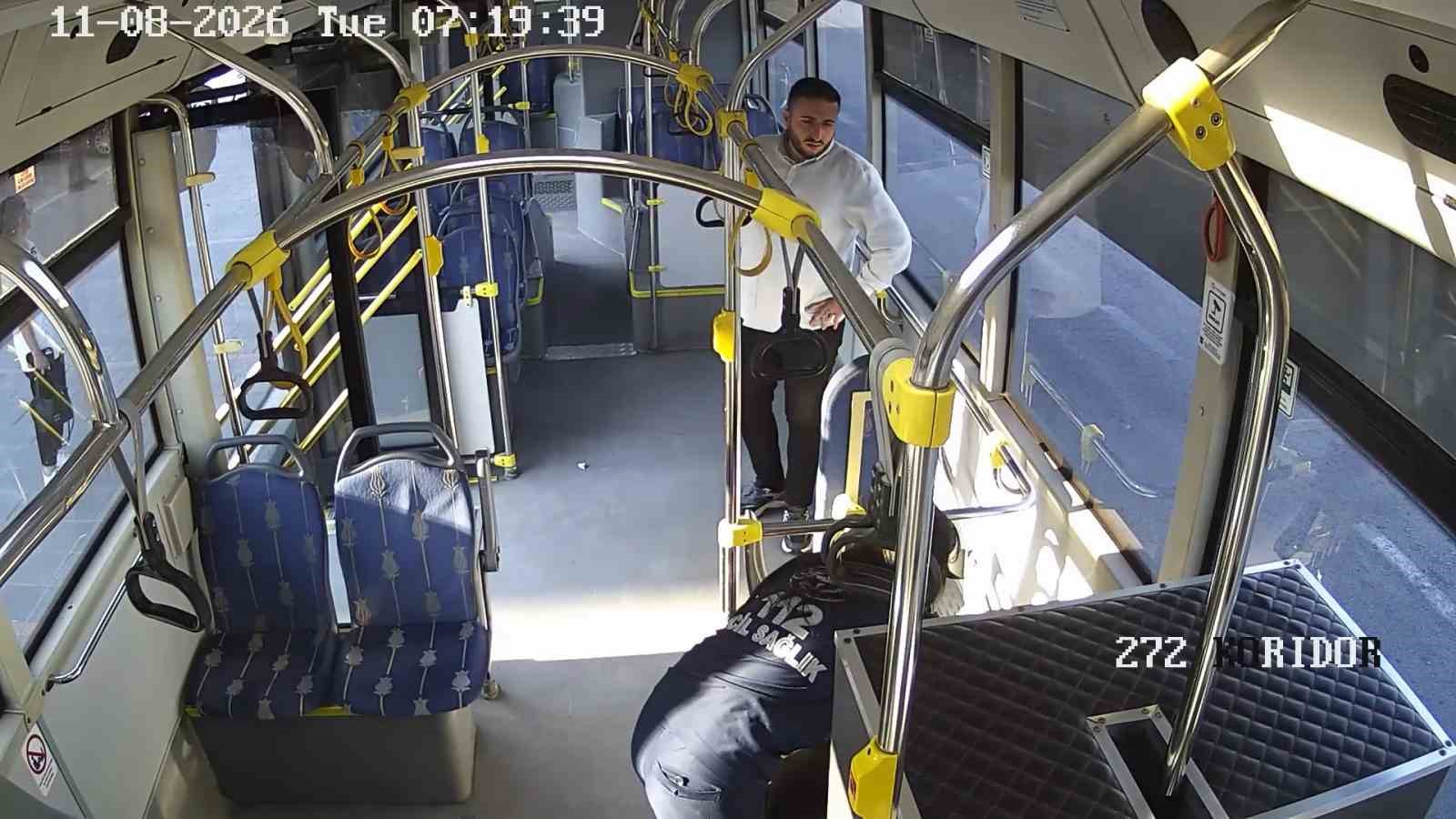 Duyarlı şoför, fenalaşan yolcuyu hastaneye yetiştirdi