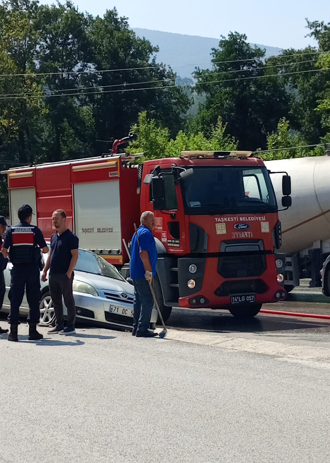 Bolu’da kamyon ile otomobil çarpıştı: 3 yaralı