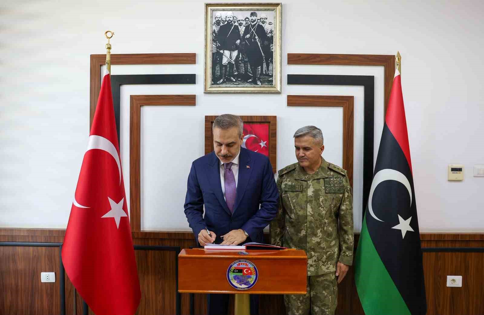 Bakan Fidan, TSK Libya Görev Grup Komutanlığı’nı ziyaret etti