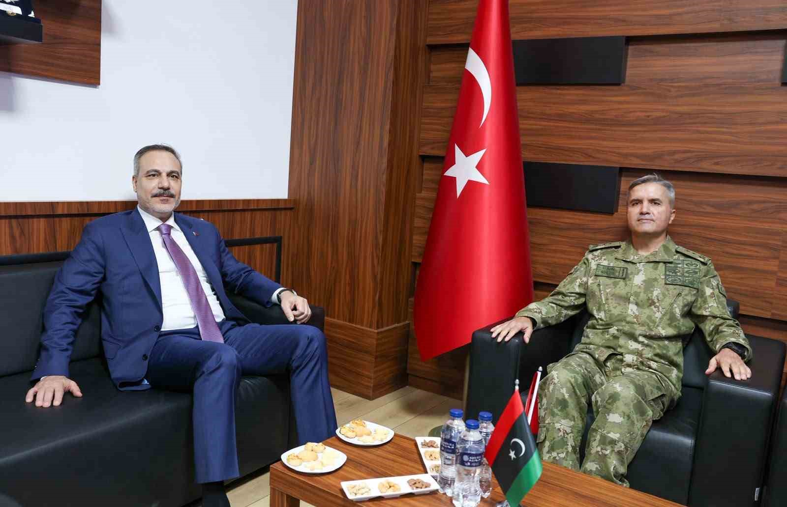 Bakan Fidan, TSK Libya Görev Grup Komutanlığı’nı ziyaret etti