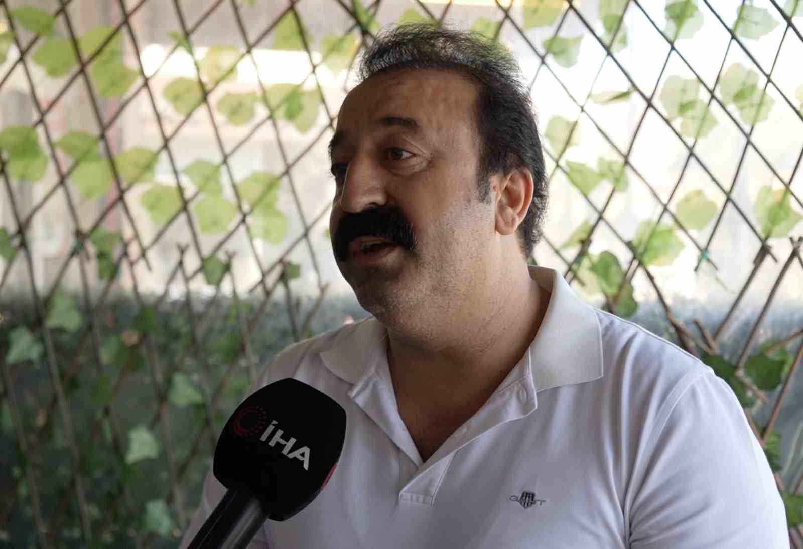 Yemeğine kendi kılını atıp para ödemek istemedi