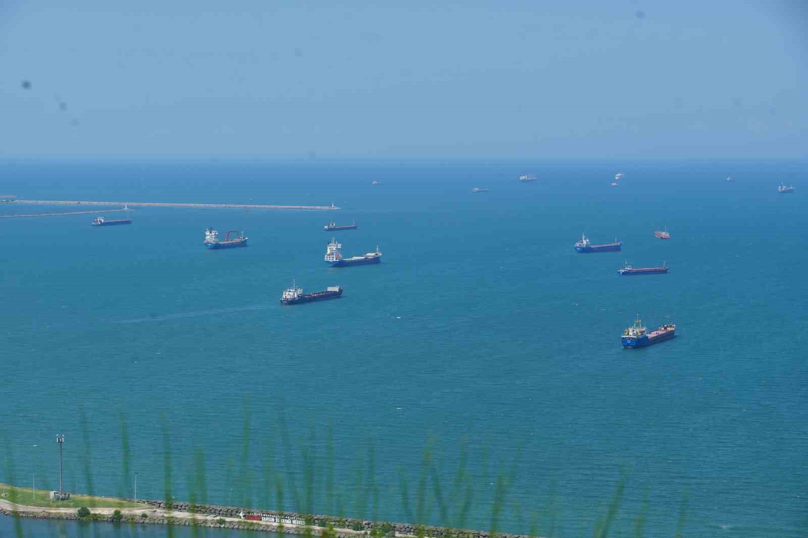 Samsun açıklarında gemi yoğunluğu