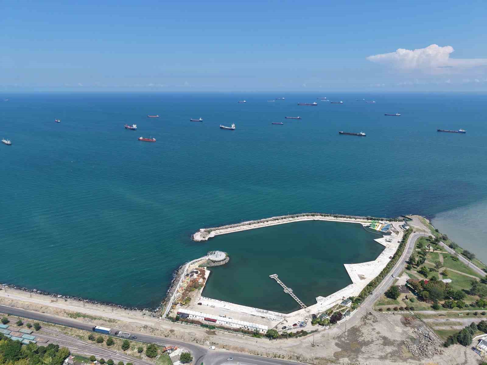 Samsun açıklarında gemi yoğunluğu