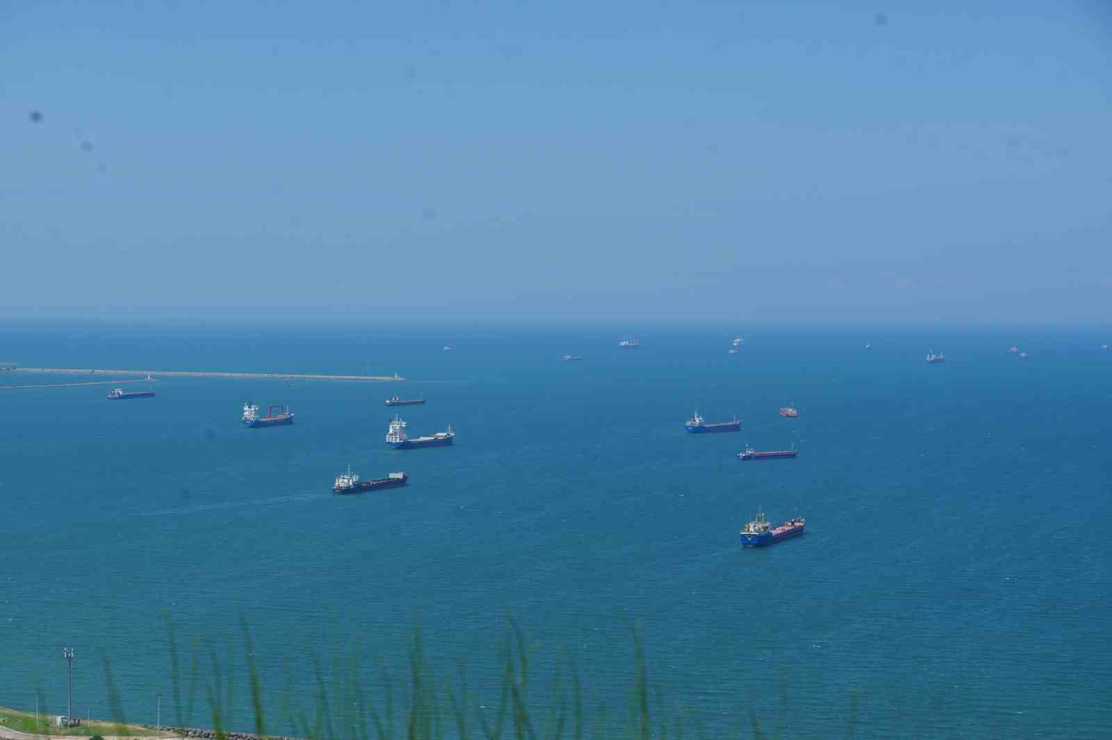 Samsun açıklarında gemi yoğunluğu