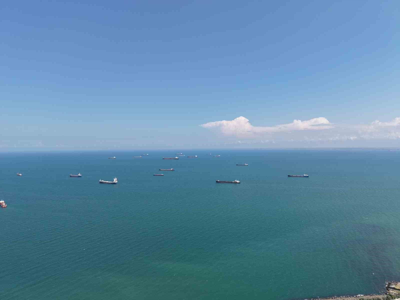 Samsun açıklarında gemi yoğunluğu
