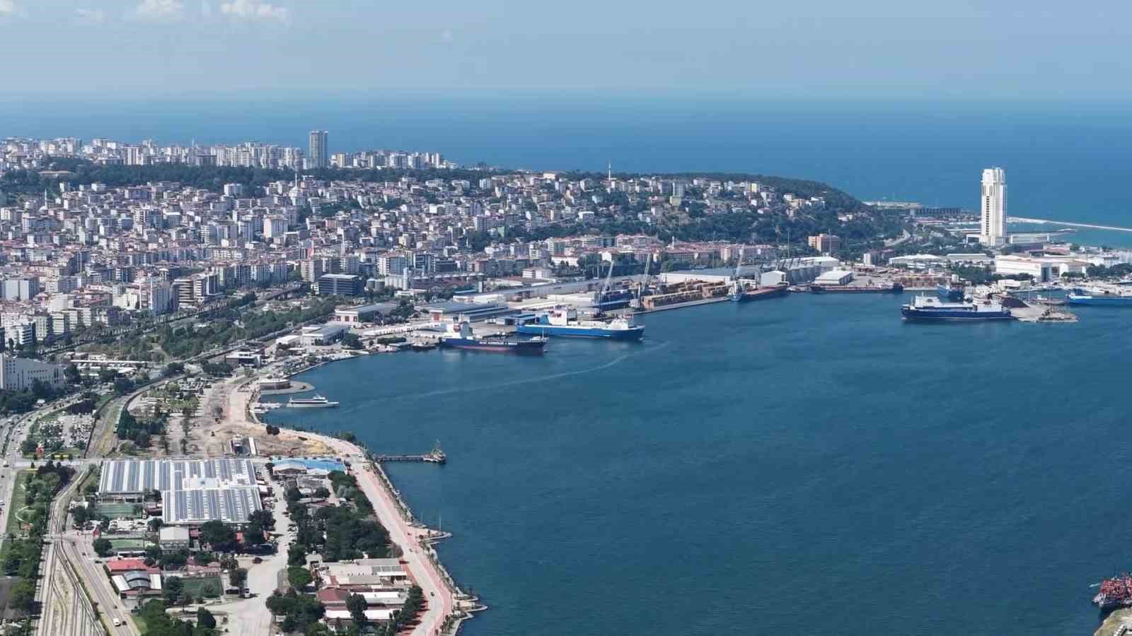 Samsun açıklarında gemi yoğunluğu