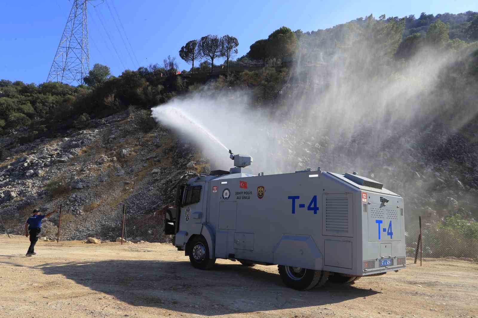 Antalya’da iki ilçede çıkan orman yangınları kontrol altına alındı