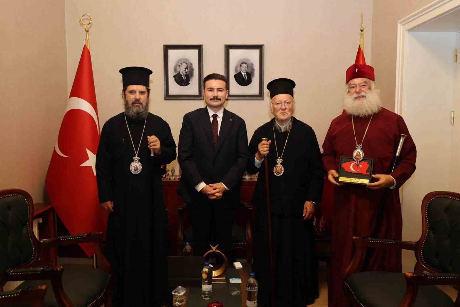 Fener Rum Patriği Bartholomeos’tan Gökçeada Kaymakamı Acar’a ziyaret