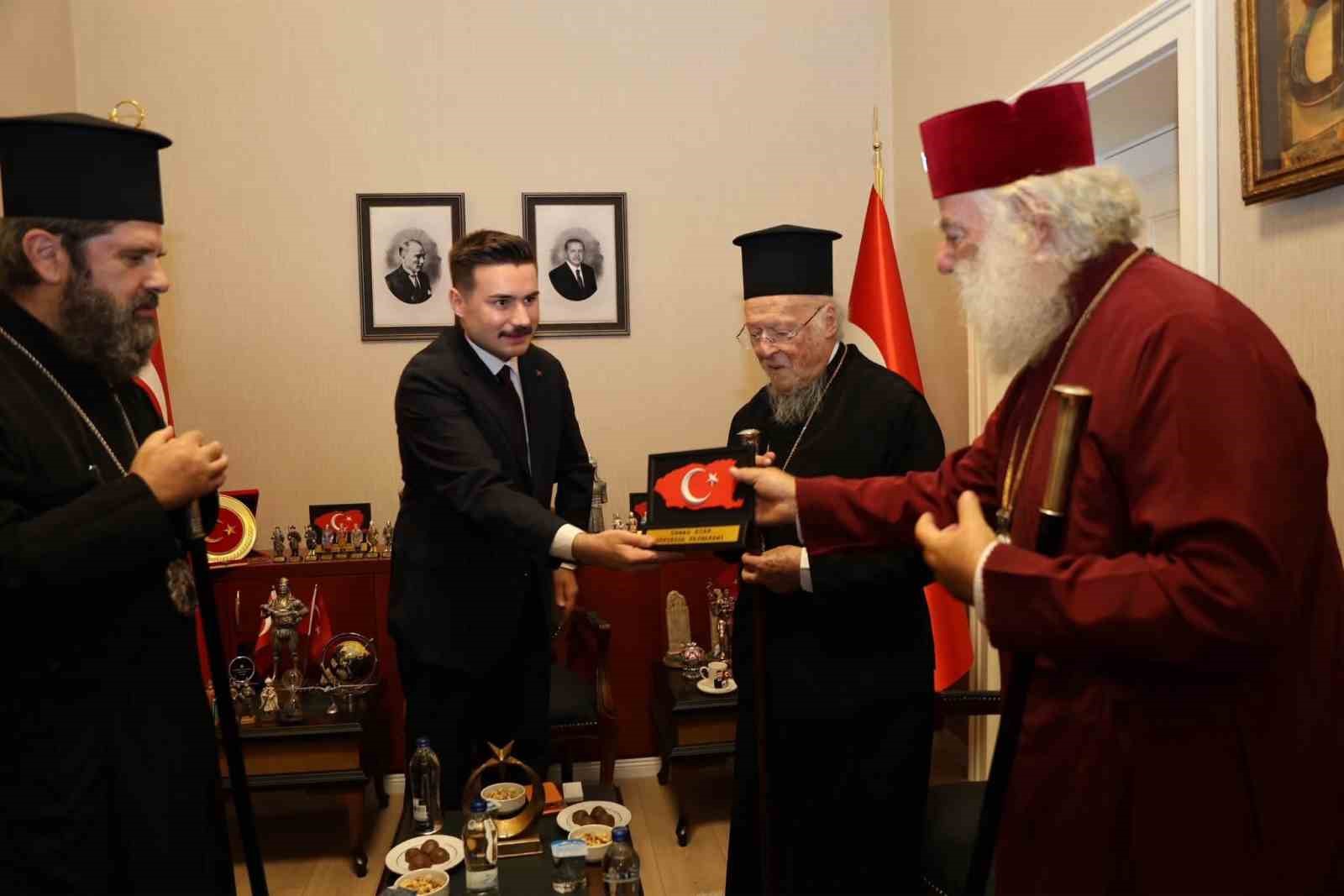 Fener Rum Patriği Bartholomeos’tan Gökçeada Kaymakamı Acar’a ziyaret