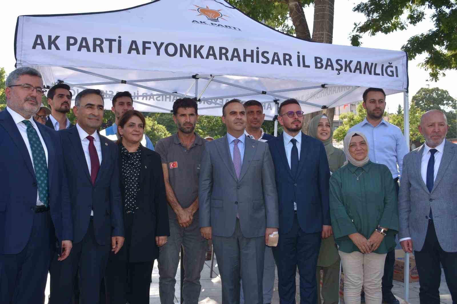 Bakan Kacır, partisine üye kaydı yaptı