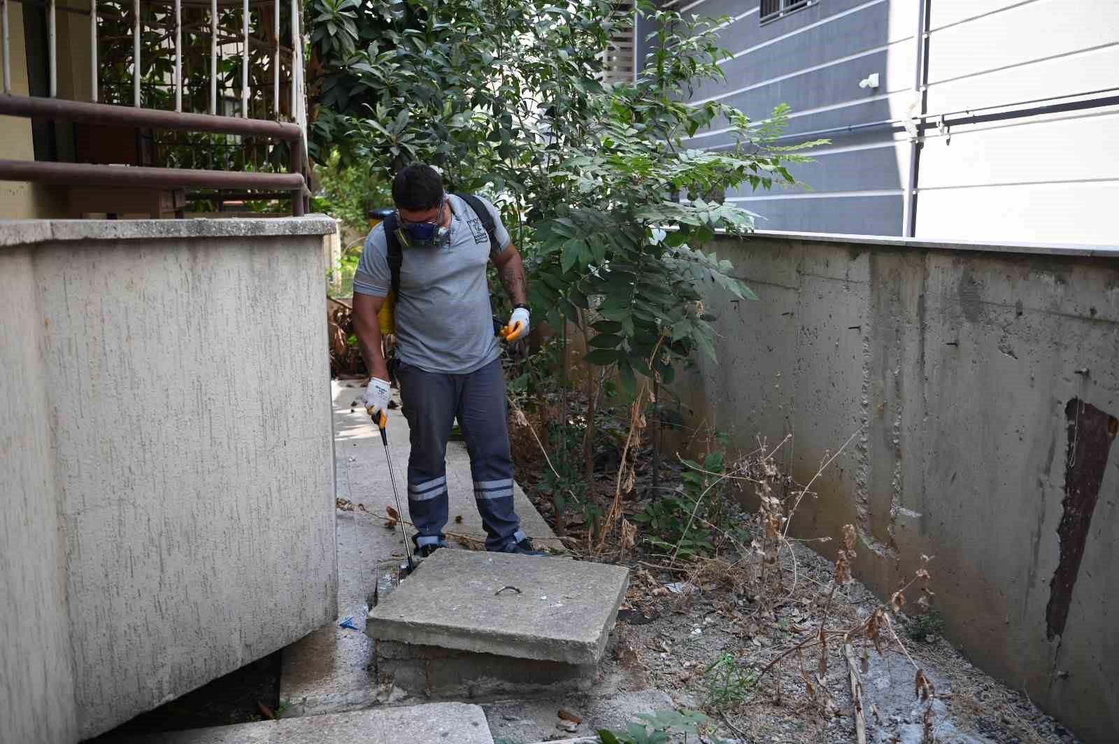 Kuşadası Belediyesi halk sağlığı için sahada