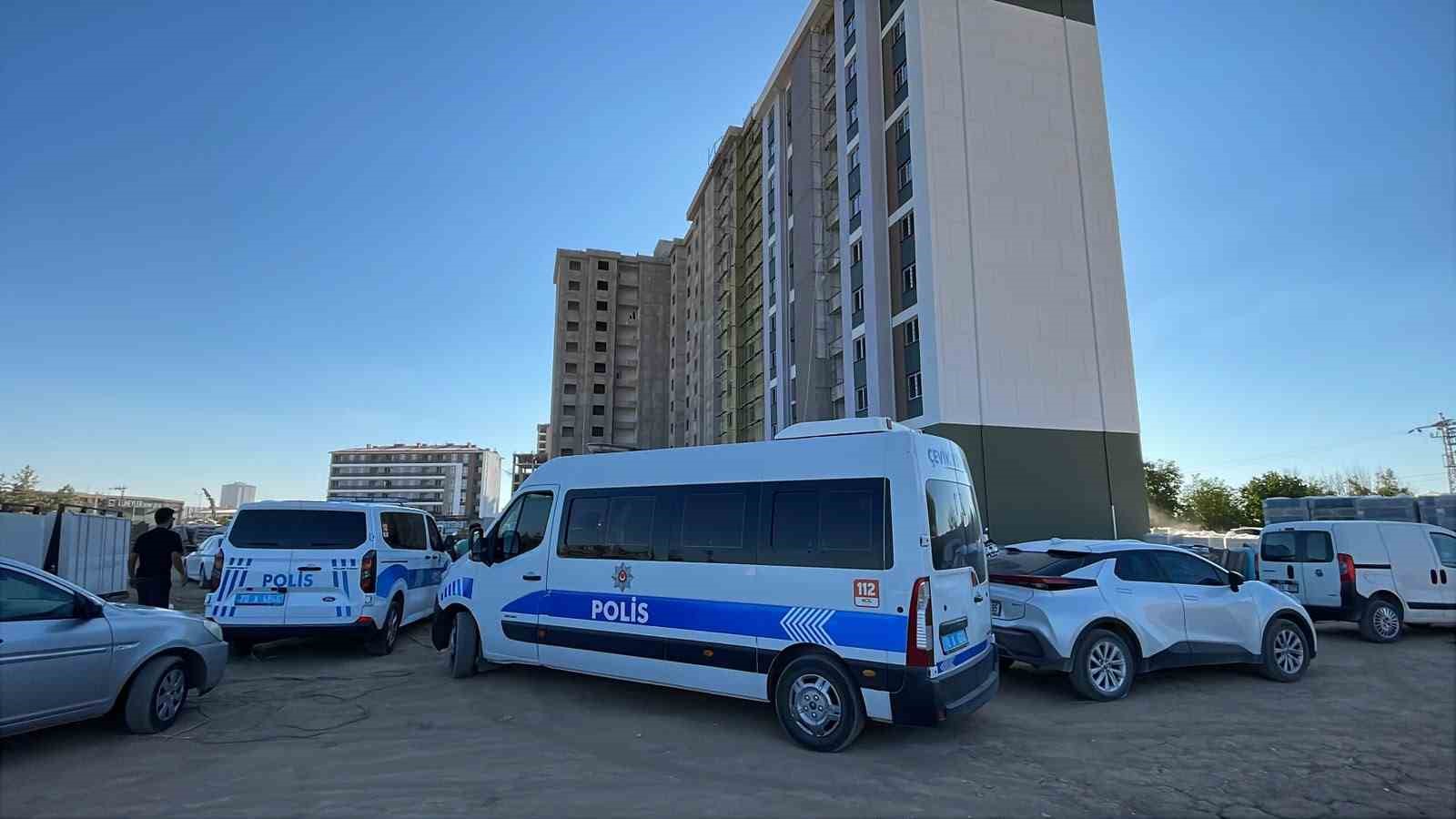 Karaman’da 12’nci kattan düşen inşaat işçisi hayatını kaybetti