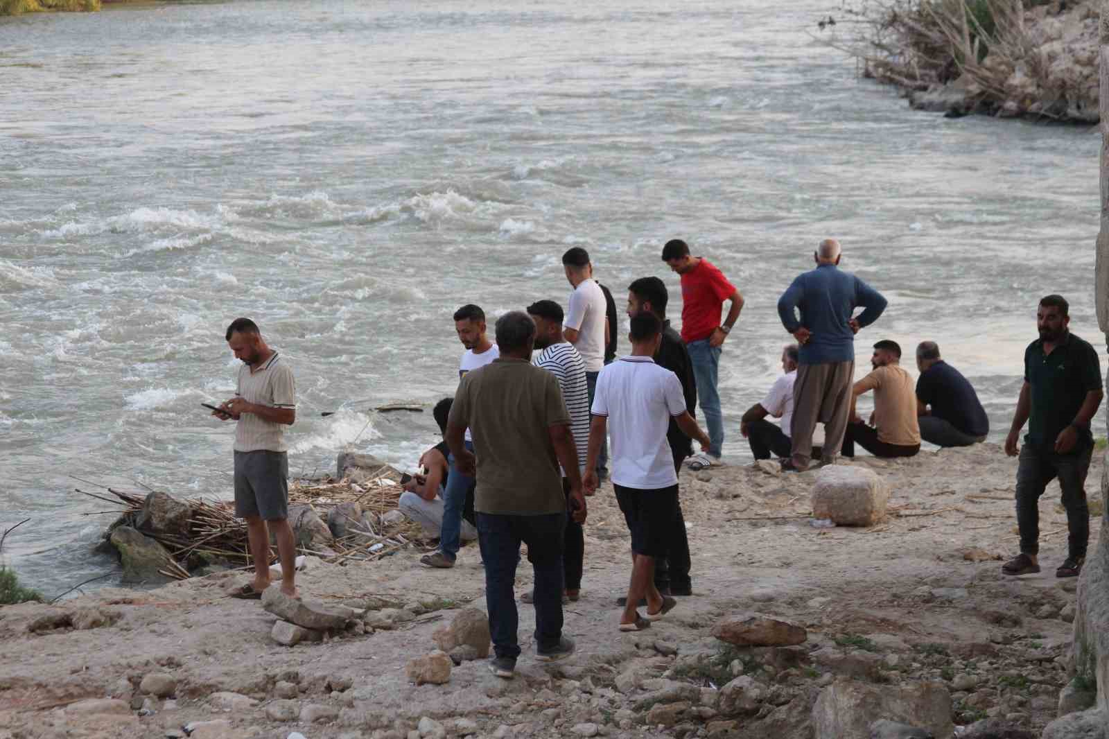 Ceyhan Nehri’ne serinlemek için giren 2 çocuk kayboldu