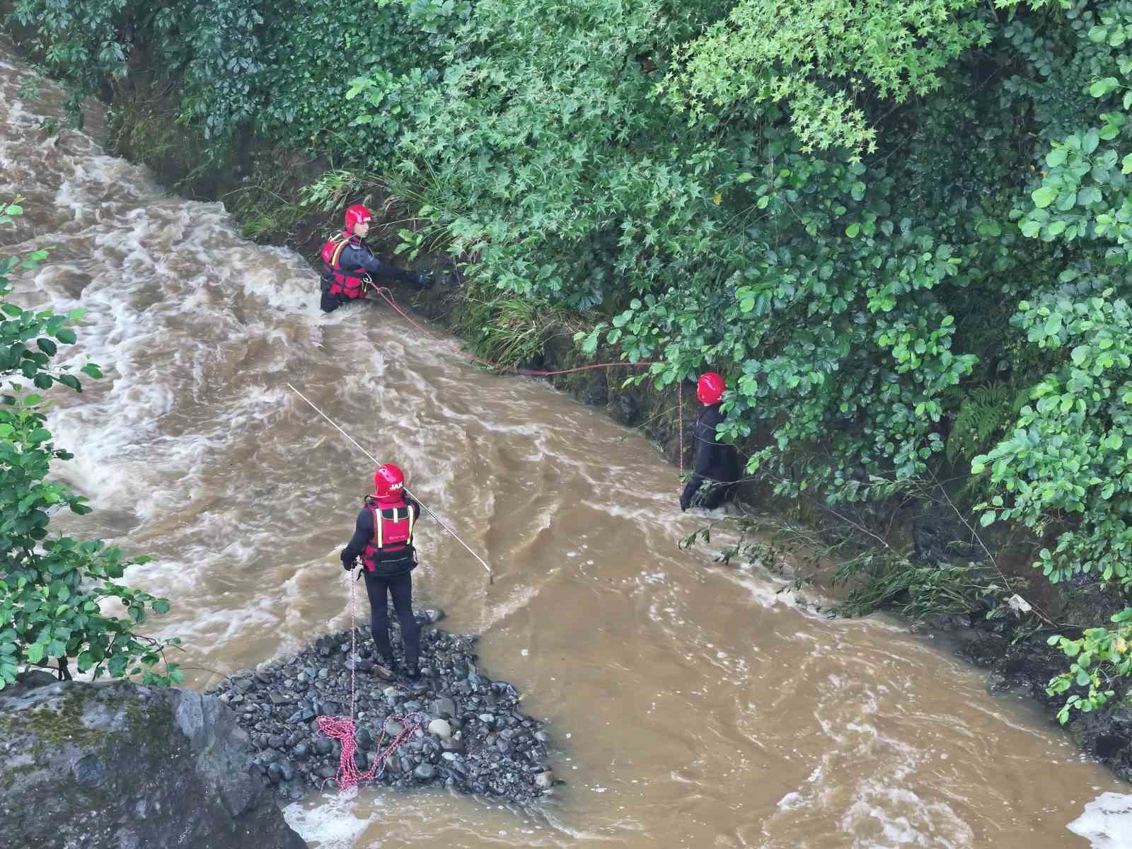 Giresun’da sel sularına kapılan diğer kız kardeşin de cansız bedenine ulaşıldı