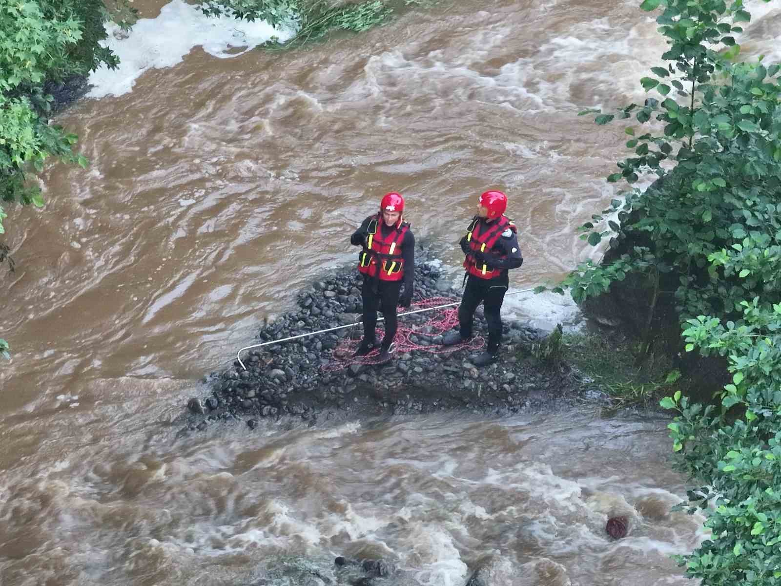 Giresun’da sel sularına kapılan diğer kız kardeşin de cansız bedenine ulaşıldı