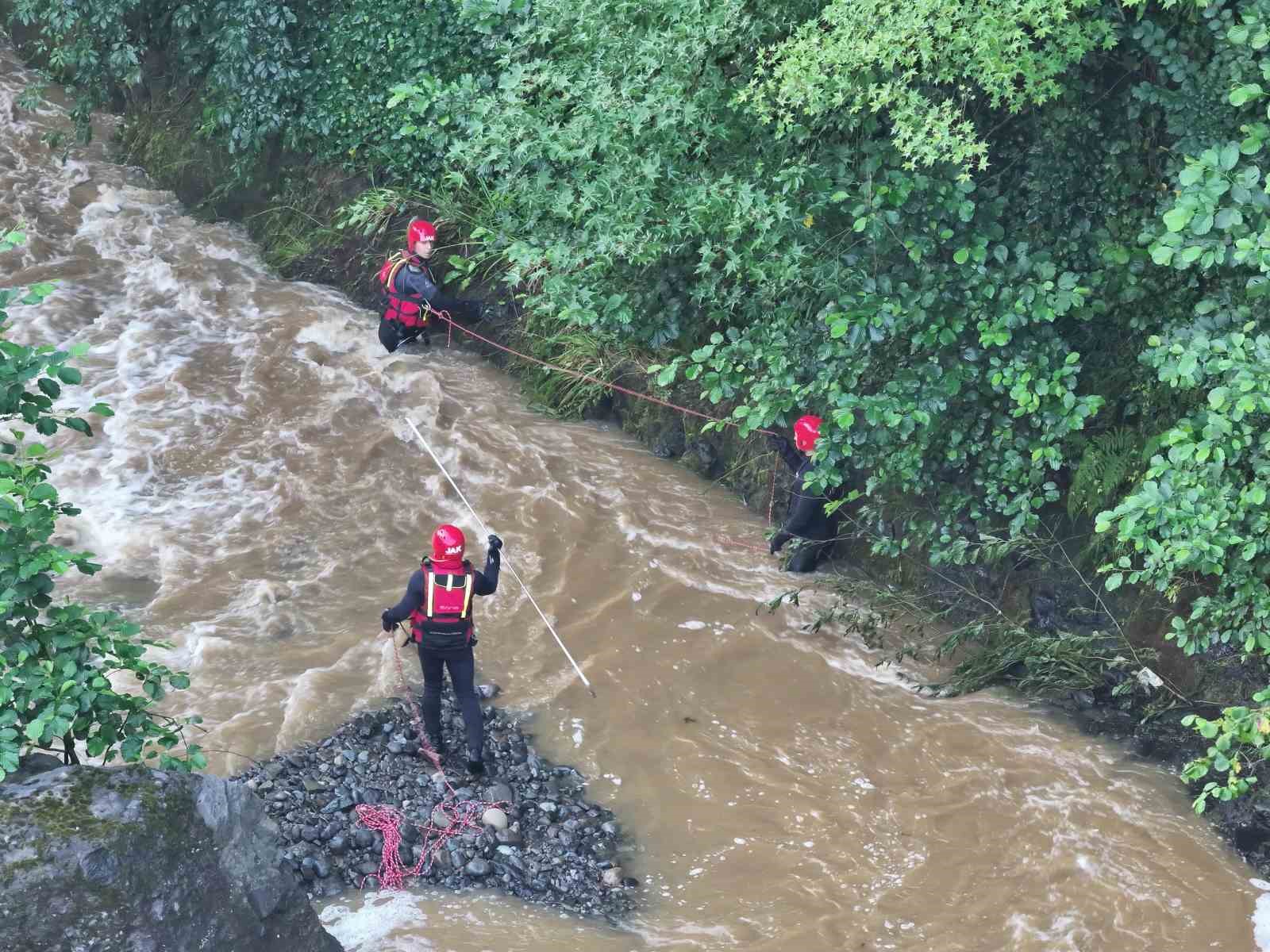 Giresun’da sel sularına kapılan diğer kız kardeşin de cansız bedenine ulaşıldı