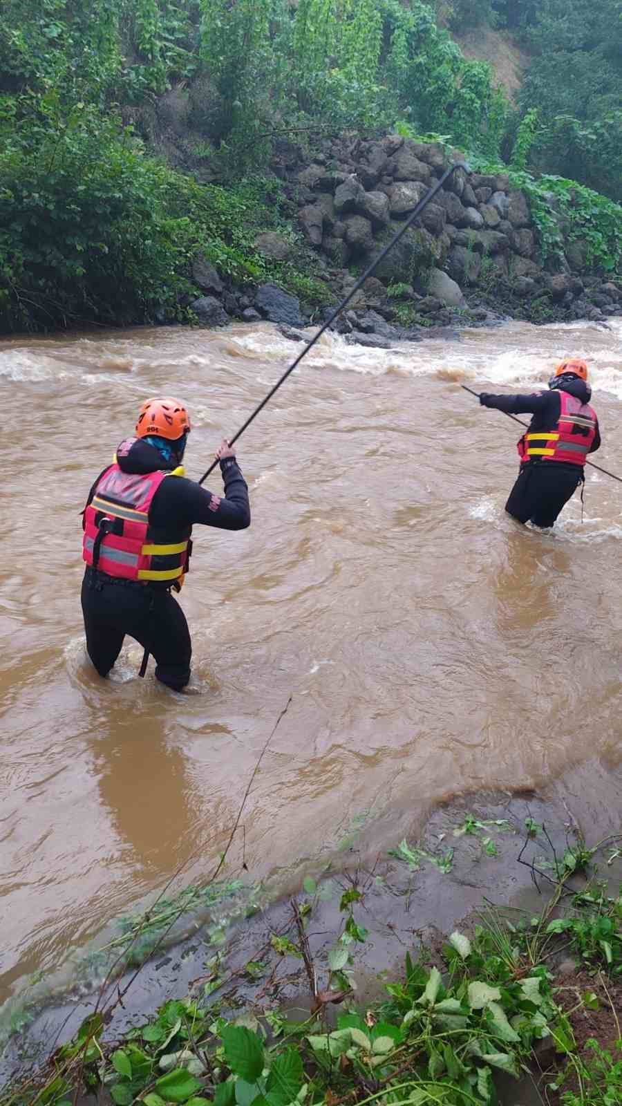 Giresun’da sel sularına kapılan diğer kız kardeşin de cansız bedenine ulaşıldı