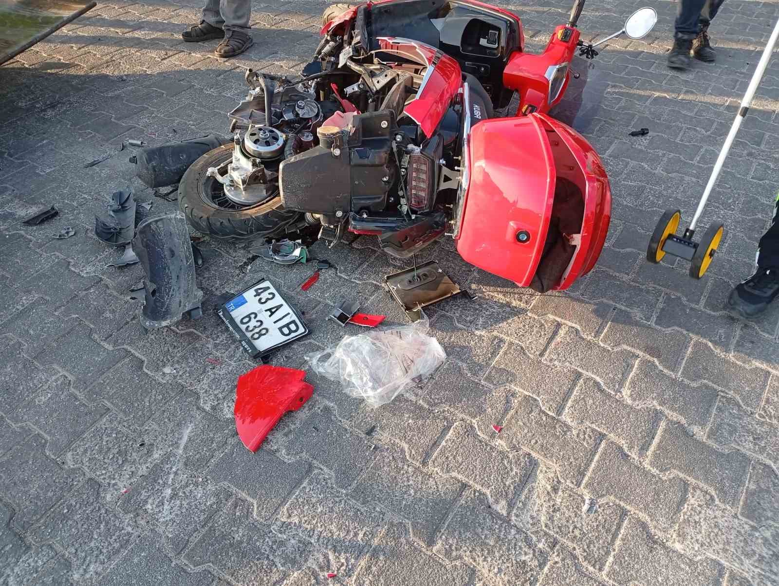 Gediz’de arazöz ile motosiklet çarpıştı: 1 yaralı