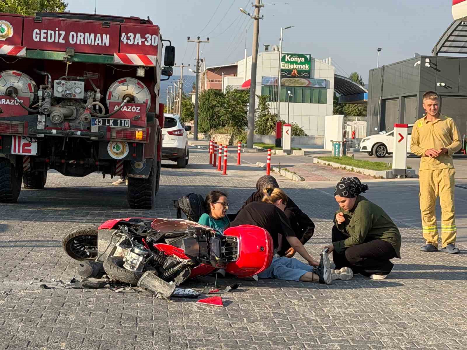 Gediz’de arazöz ile motosiklet çarpıştı: 1 yaralı
