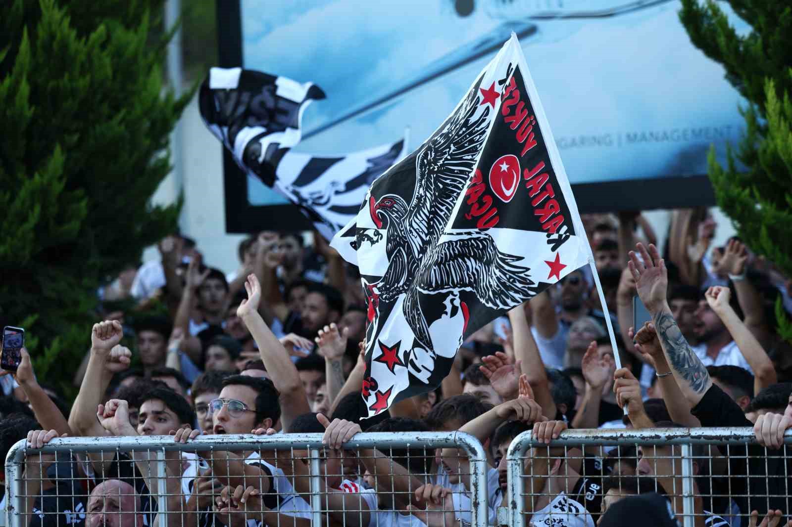 Beşiktaş’ın anlaşmaya vardığı Dusan Vlahovic, İstanbul’a geldi