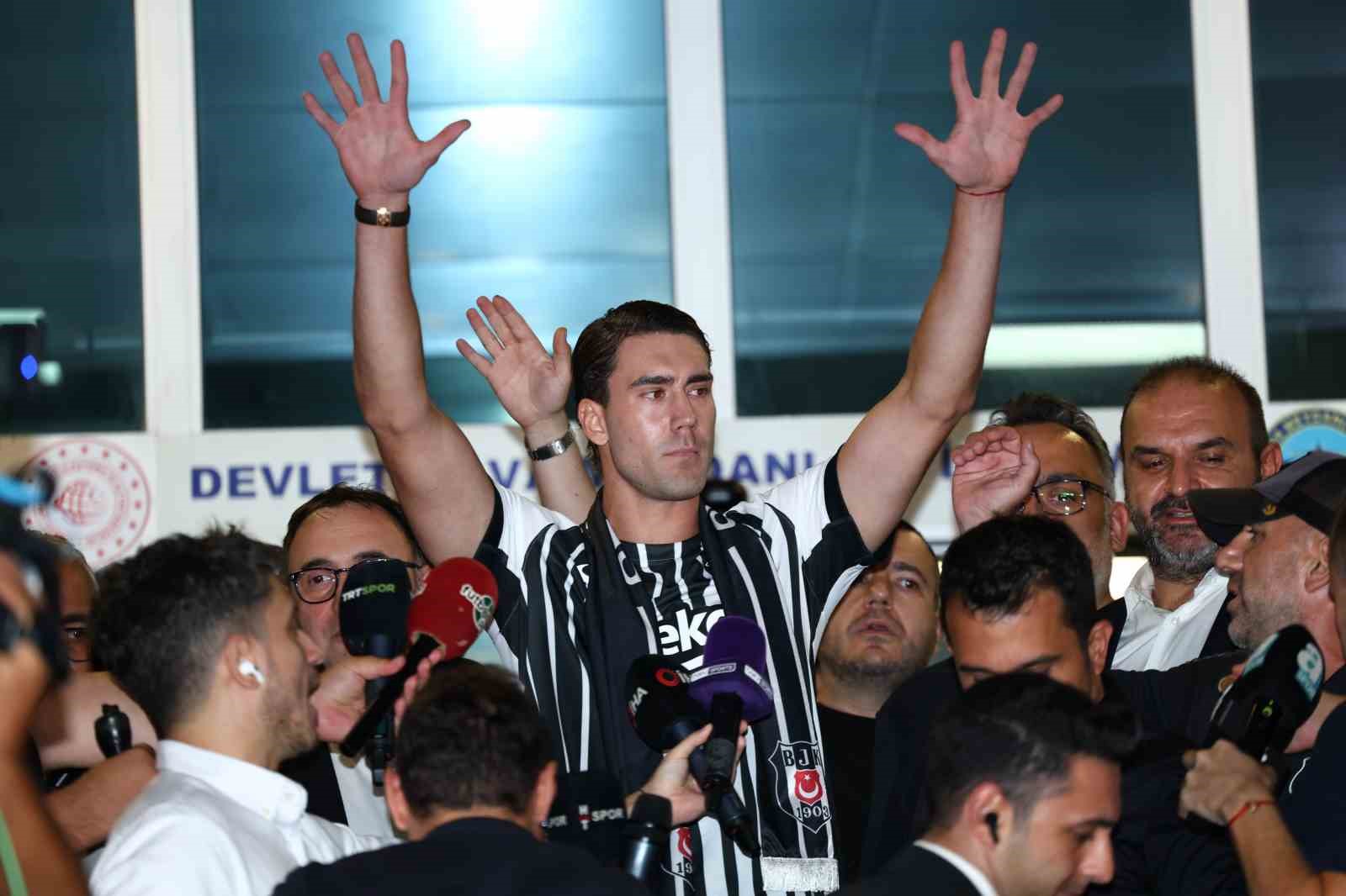 Beşiktaş’ın anlaşmaya vardığı Dusan Vlahovic, İstanbul’a geldi