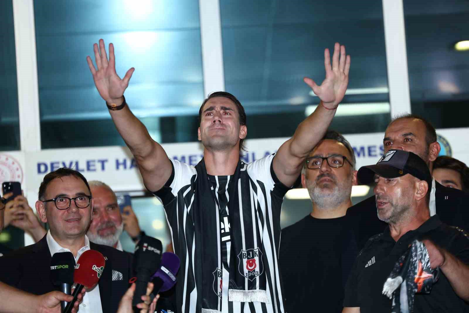 Beşiktaş’ın anlaşmaya vardığı Dusan Vlahovic, İstanbul’a geldi