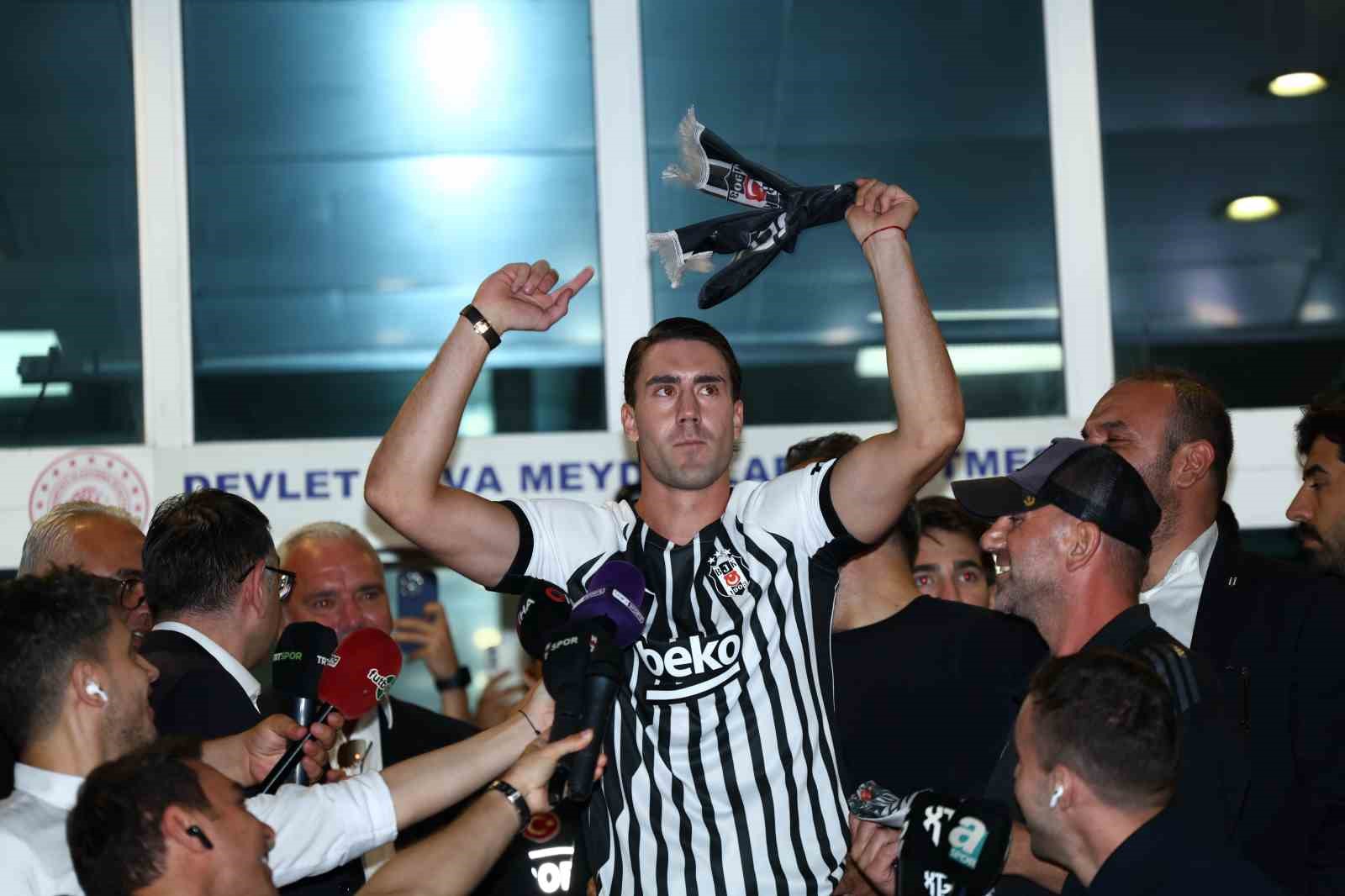 Beşiktaş’ın anlaşmaya vardığı Dusan Vlahovic, İstanbul’a geldi