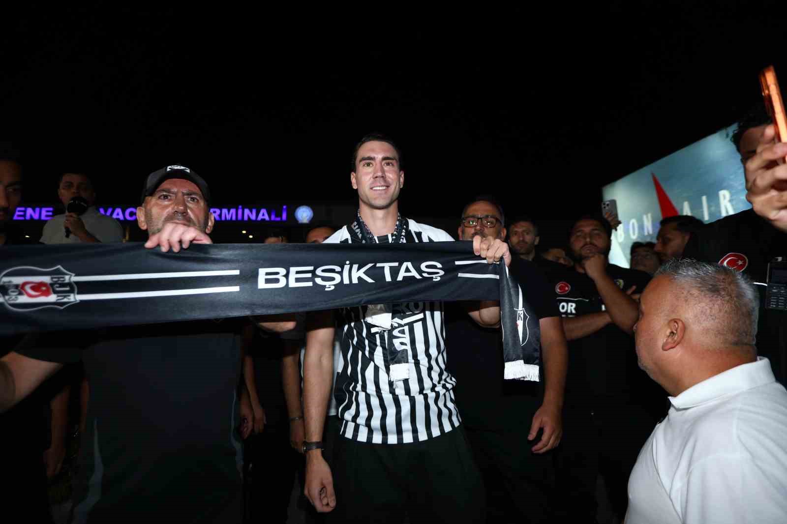 Beşiktaş’ın anlaşmaya vardığı Dusan Vlahovic, İstanbul’a geldi