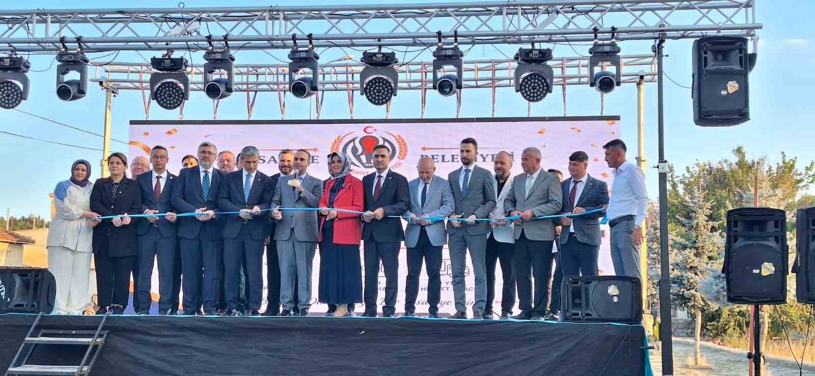 Bakan Kacır: "Herkes kendine yakışanı yapar. Birilerinin neler yaptıklarını biliyorsunuz, takip ediyorsunuz"