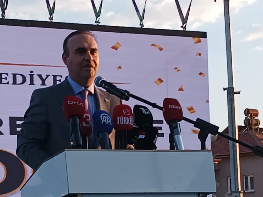 Bakan Kacır: "Herkes kendine yakışanı yapar. Birilerinin neler yaptıklarını biliyorsunuz, takip ediyorsunuz"