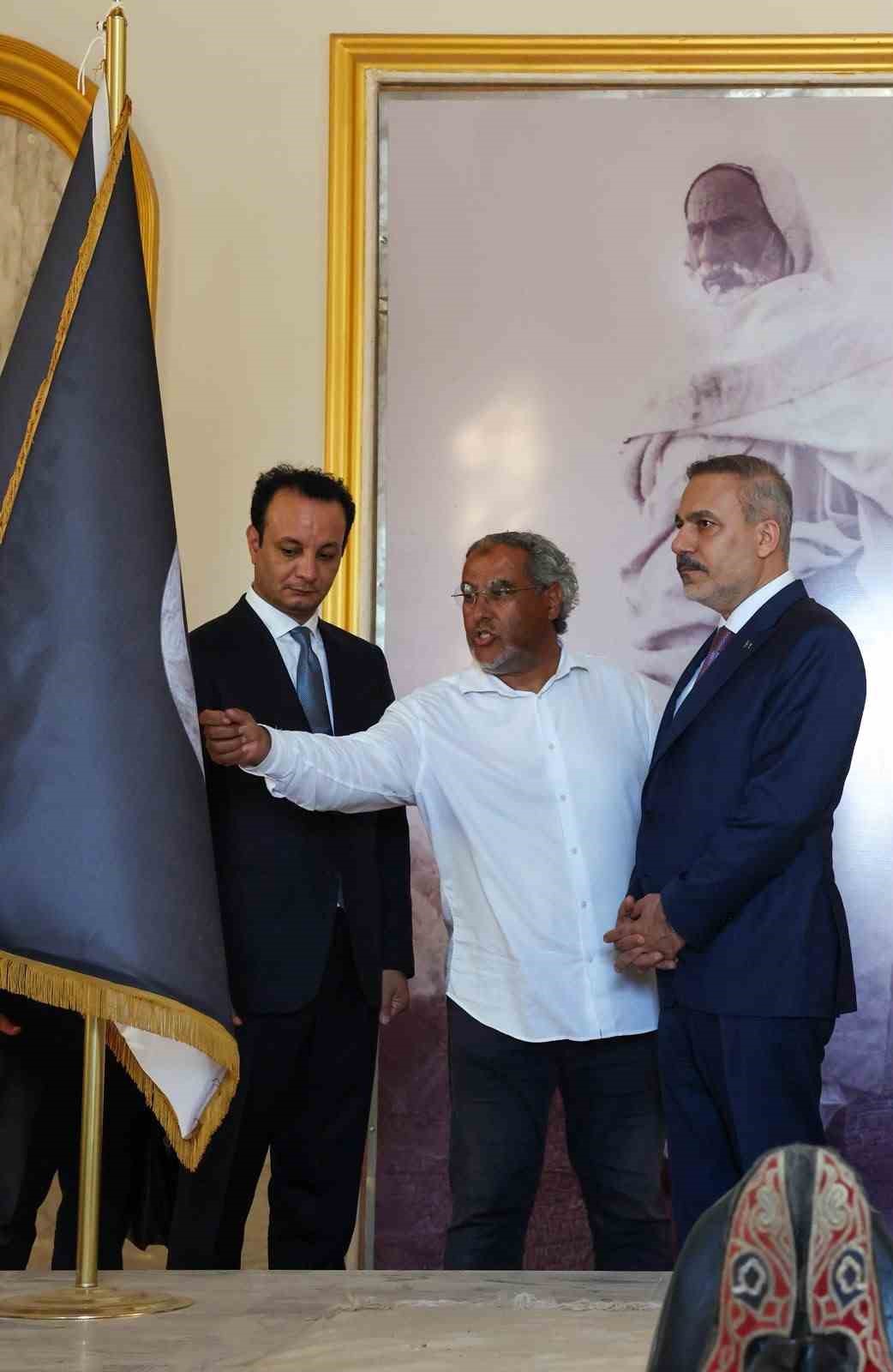 Dışişleri Bakanı Fidan, Libya’nın milli kahramanı Ömer Muhtar’ın mezarını ziyaret etti