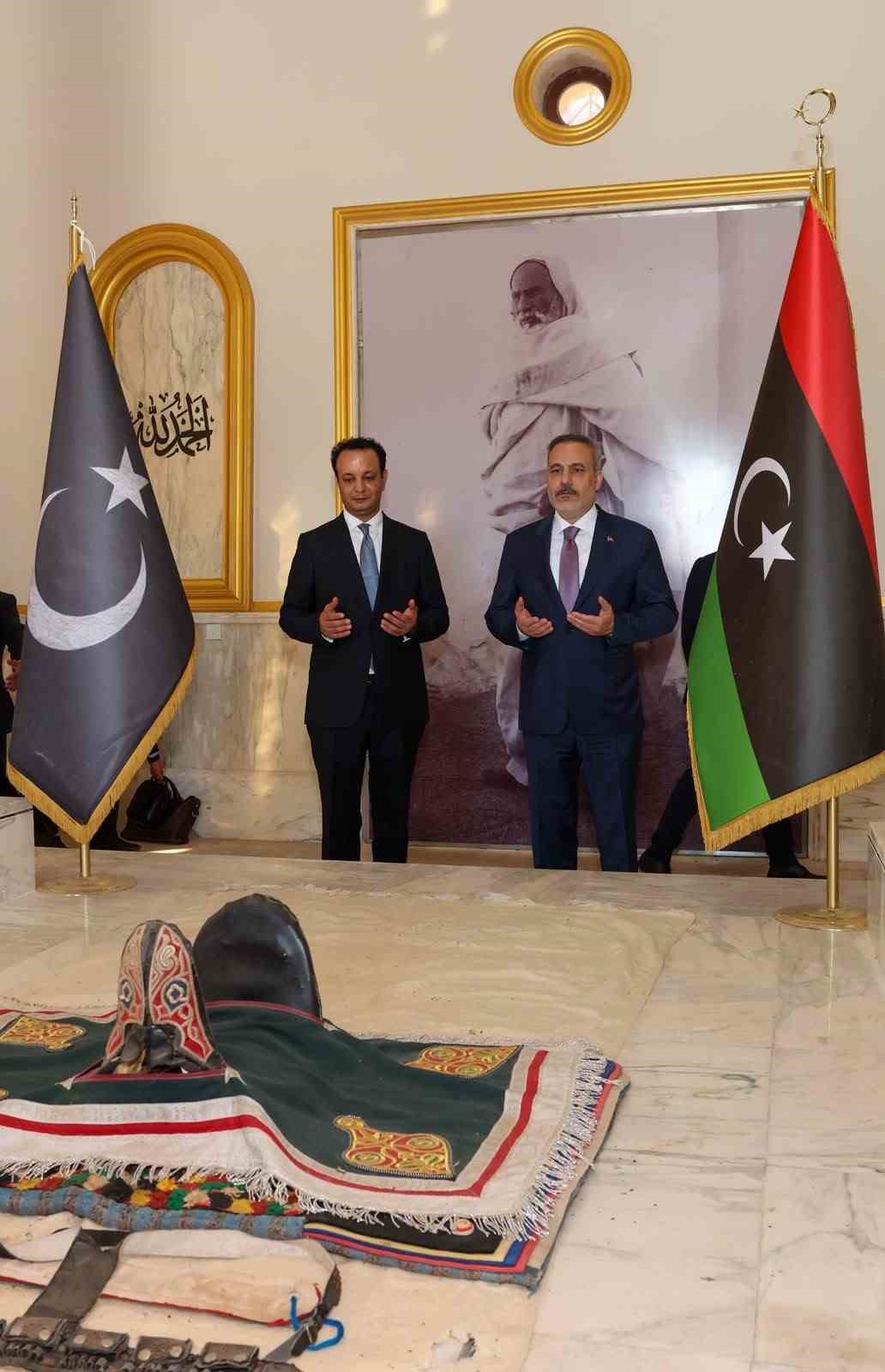 Dışişleri Bakanı Fidan, Libya’nın milli kahramanı Ömer Muhtar’ın mezarını ziyaret etti