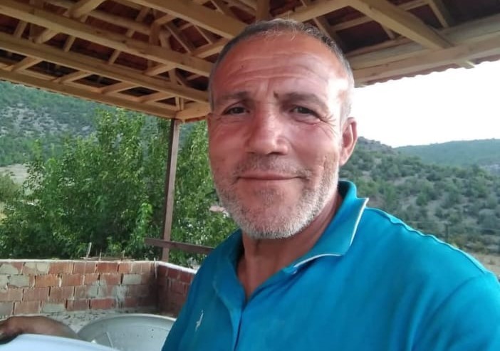 Devrilen traktörün altında kalan sürücü hayatını kaybetti