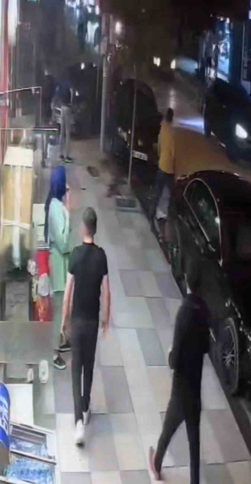 Elazığ’da iki otomobil çarpıştı: O anlar kamerada
