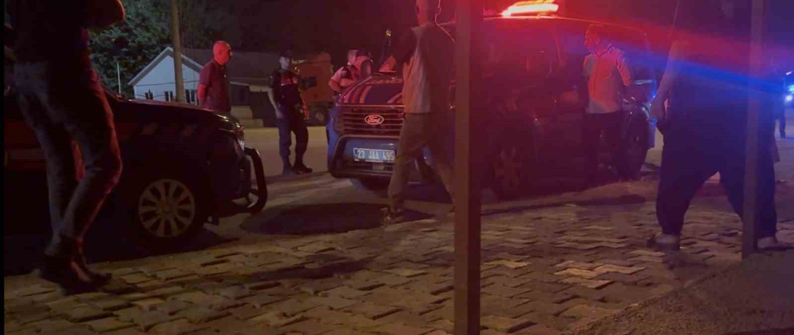 Elazığ’da bıçaklı ve silahlı kavga: 3 yaralı